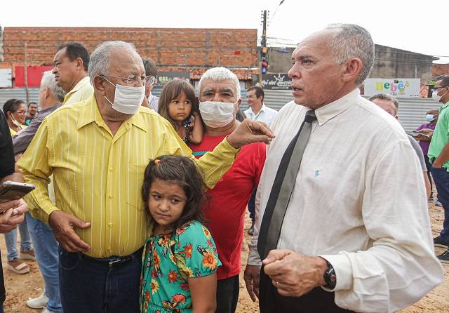Dr. Pessoa com o vereador Zé Nito no Renascença, na zona Sudeste de Teresina